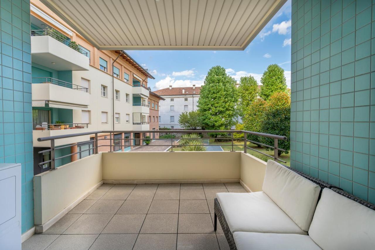 Teatro Nuovo Apartment With Free Parking Udine Bagian luar foto