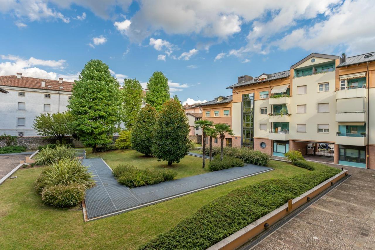 Teatro Nuovo Apartment With Free Parking Udine Bagian luar foto